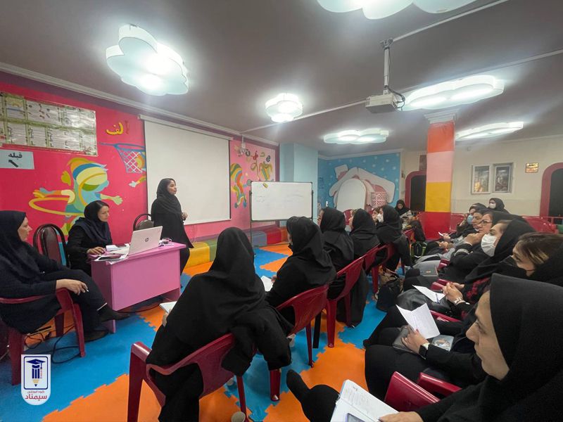 ارتقاء کیفیت آموزش با برگزاری جلسات شورای دبیران در دبستان های علوی