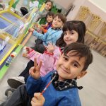 کودک پیش از فهمیدن جهان آن را حس می‌کند